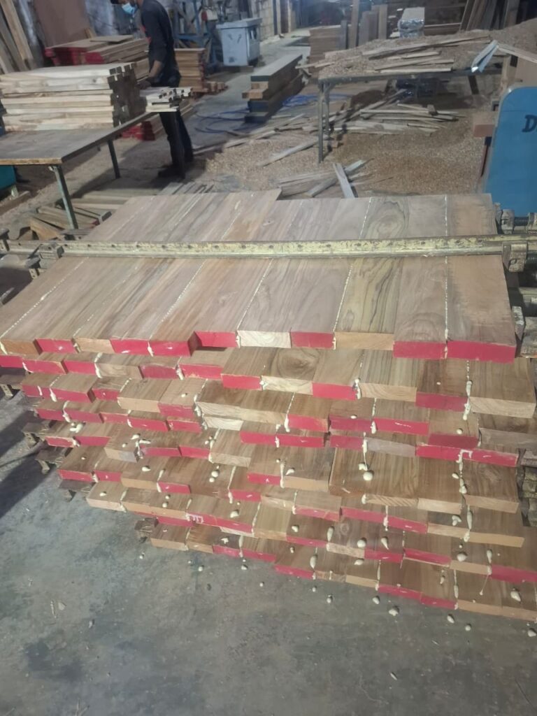 Premium teak wood pieces- reldor