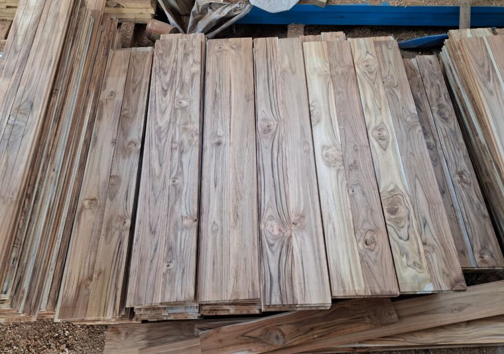 Reldor customized Teak wood flooring
